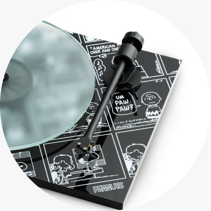 Pro-Ject Audio Systems Peanuts Turntable 75 years Peanuts Special With ortofon OM10 Cartridge (Made In Europe)