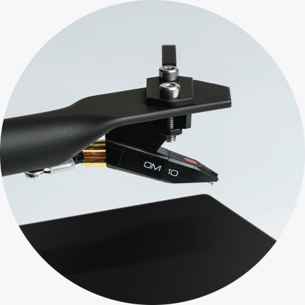 Pro-Ject Audio Systems Peanuts Turntable 75 years Peanuts Special With ortofon OM10 Cartridge (Made In Europe)