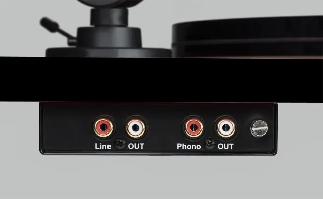 Pro-Ject Audio Systems Peanuts Turntable 75 years Peanuts Special With ortofon OM10 Cartridge (Made In Europe)
