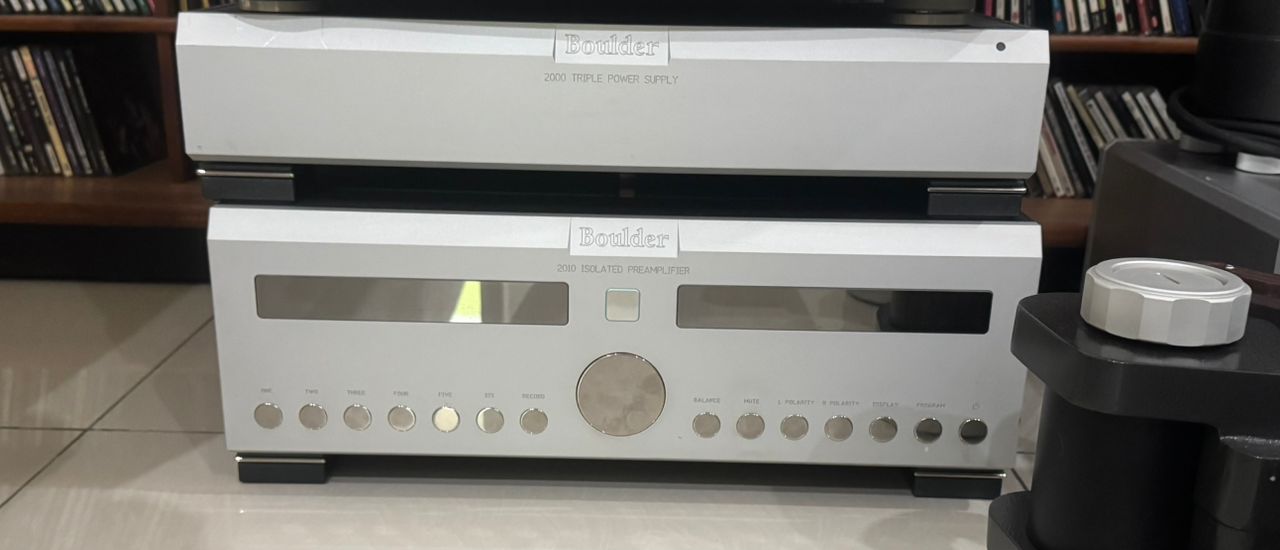 Boulder 2050 monoblock amplifier x2pcs + 2010 Isolated Balanced Preamplifier (2pcs. set)