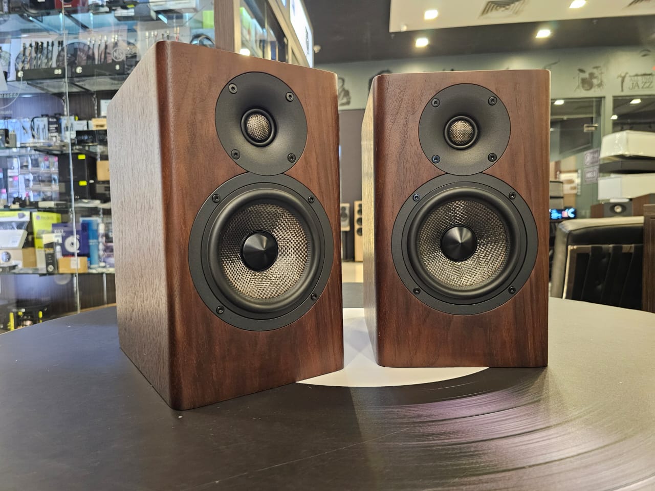 Acosutic Energy AE500 Bookshelf Speaker