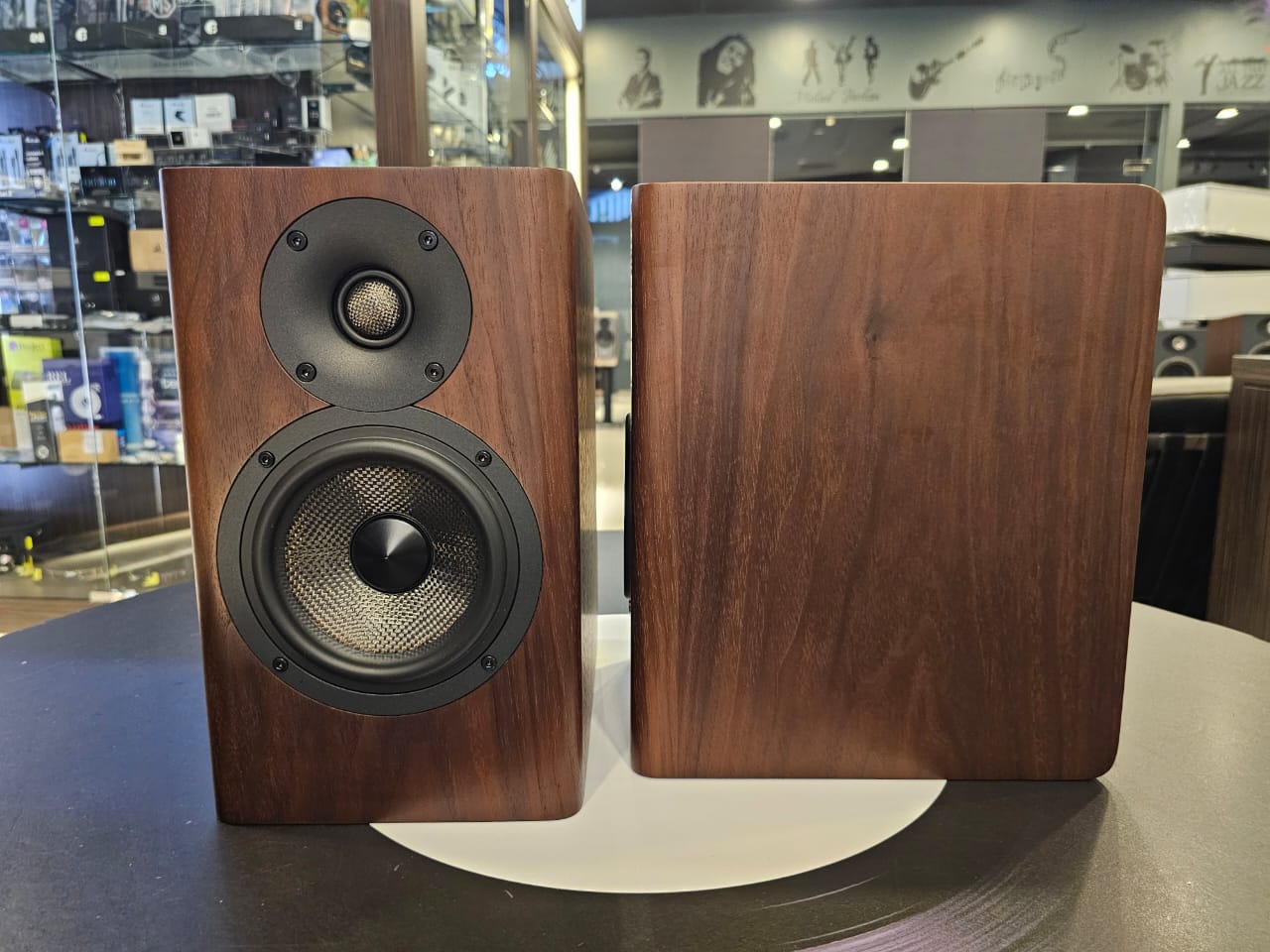 Acosutic Energy AE500 Bookshelf Speaker