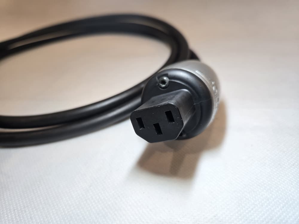 Naim Audio Power-Line Power Cord 2m (Made In England) RM2,475.00 - Preloved (new was RM4,950.00)