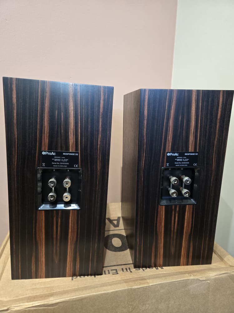 ProAc Response D2R (Ebony) Bookshelf Speakers