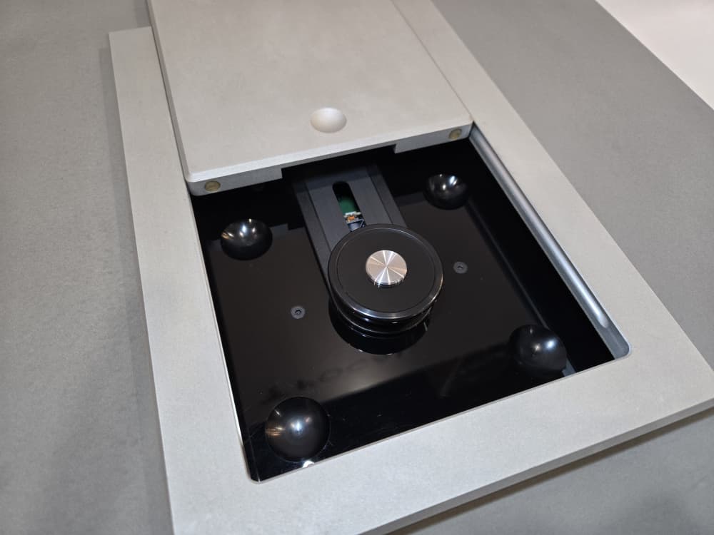 Metronome Technologie<br> CD One Signature<br> Top-Loading Integrated <br> CD player (Made In France)<br> (New was RM32,500.00)