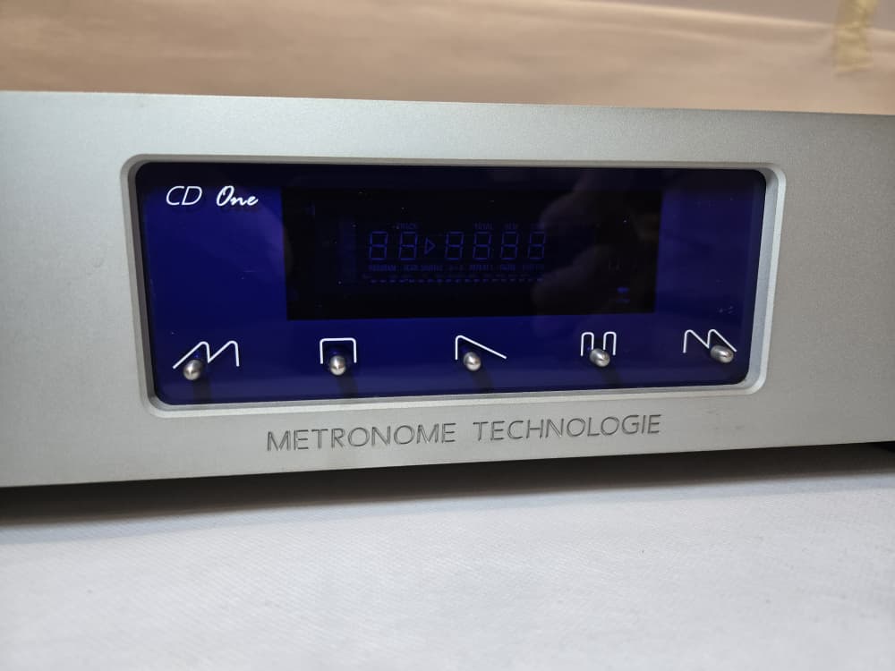 Metronome Technologie<br> CD One Signature<br> Top-Loading Integrated <br> CD player (Made In France)<br> (New was RM32,500.00)