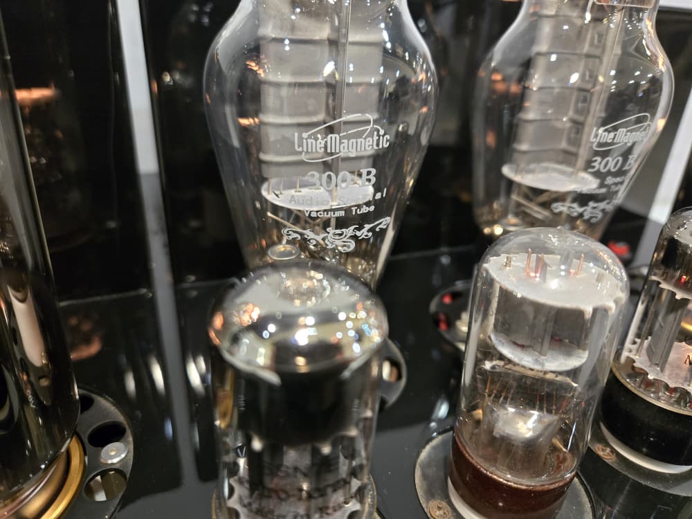 Line Magnetic<br> LM-508 IA ( 240v Version) Integrated Amplifier